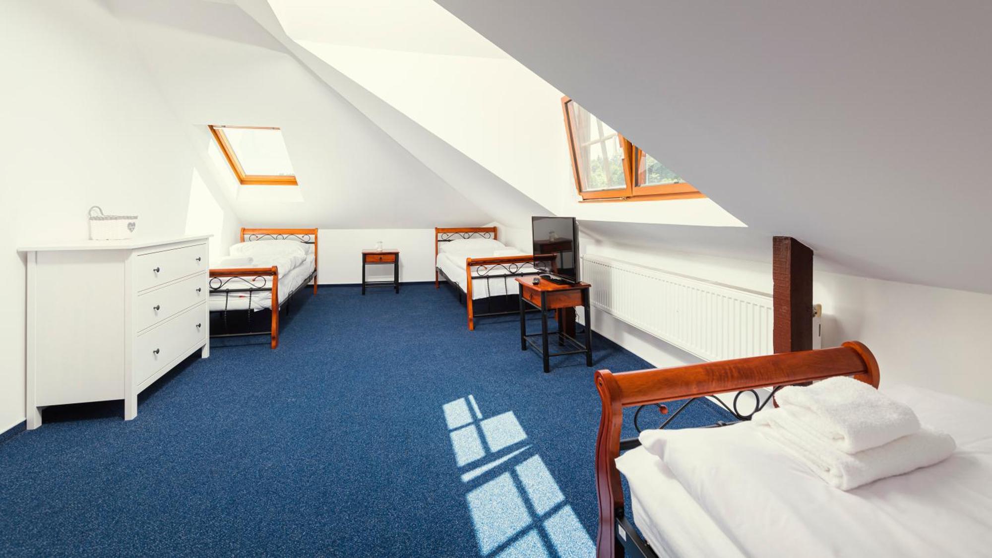 Hotel Ostende Chocerady Dış mekan fotoğraf