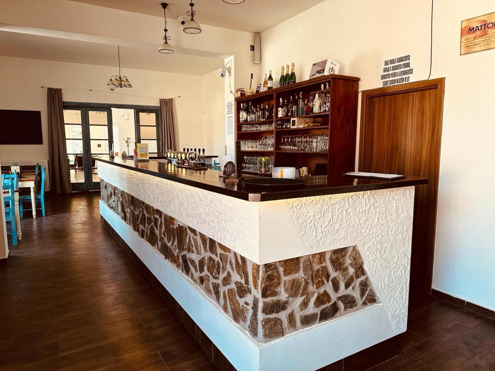 Hotel Ostende Chocerady Dış mekan fotoğraf