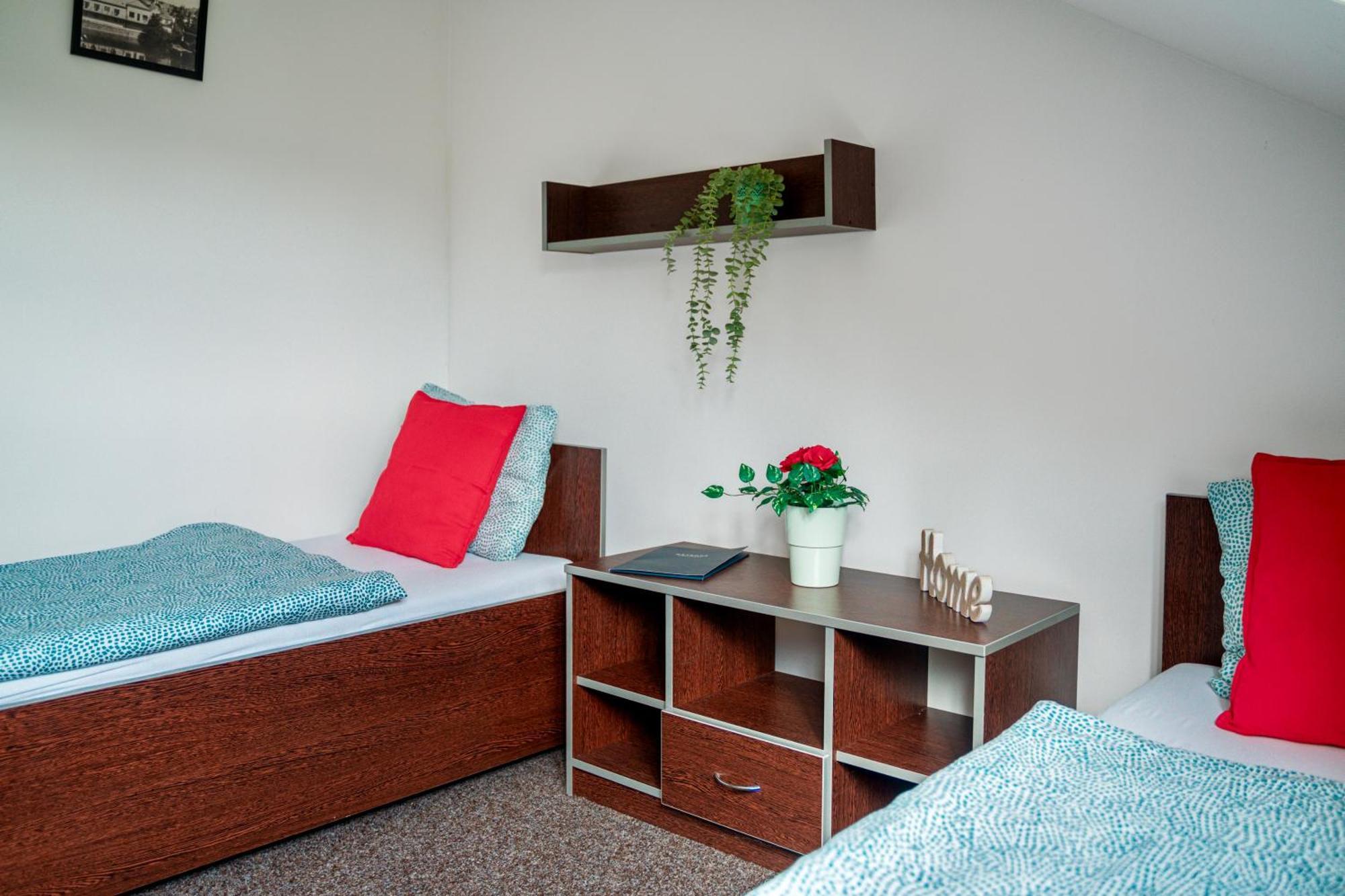 Hotel Ostende Chocerady Dış mekan fotoğraf