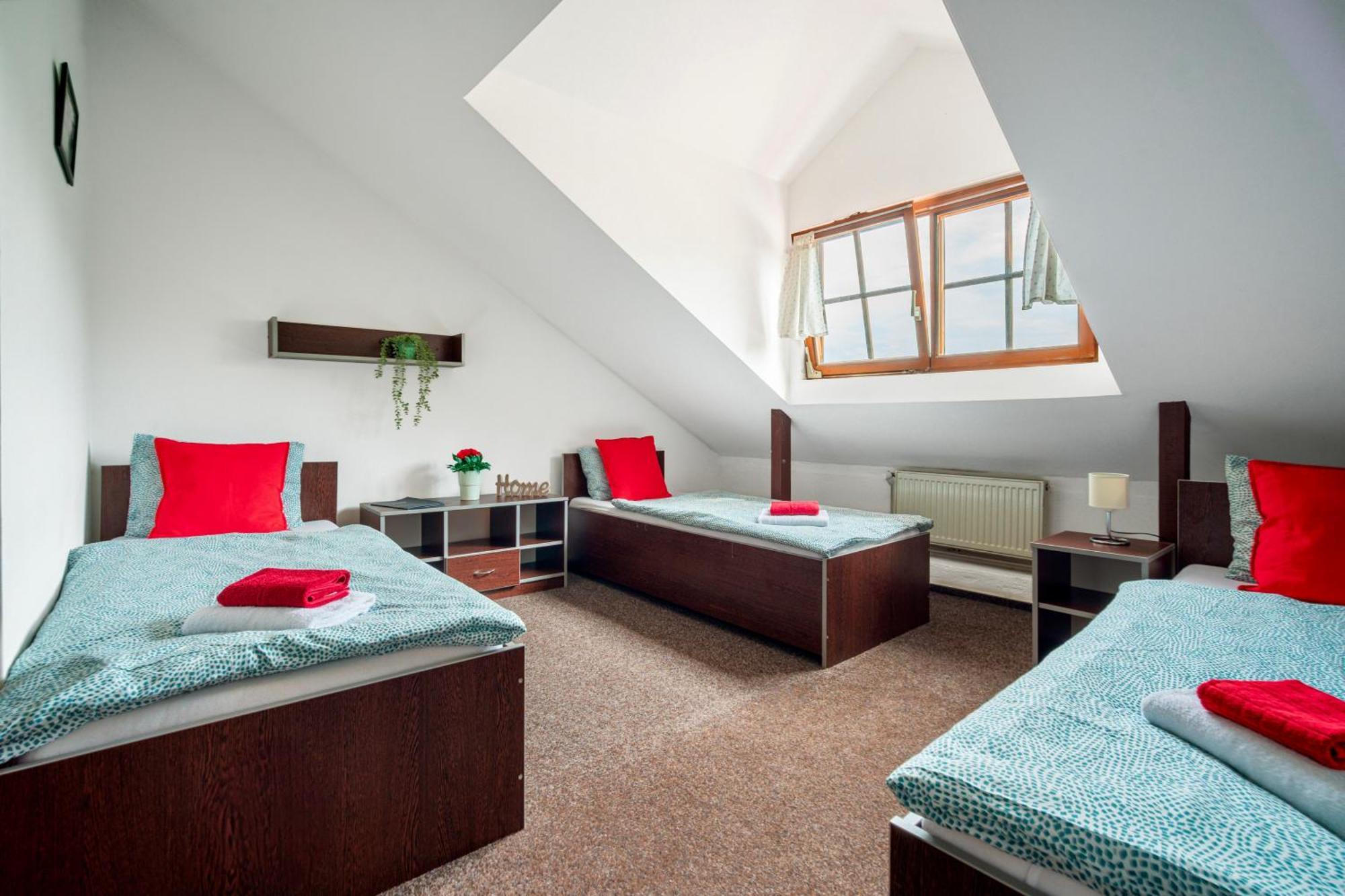 Hotel Ostende Chocerady Dış mekan fotoğraf