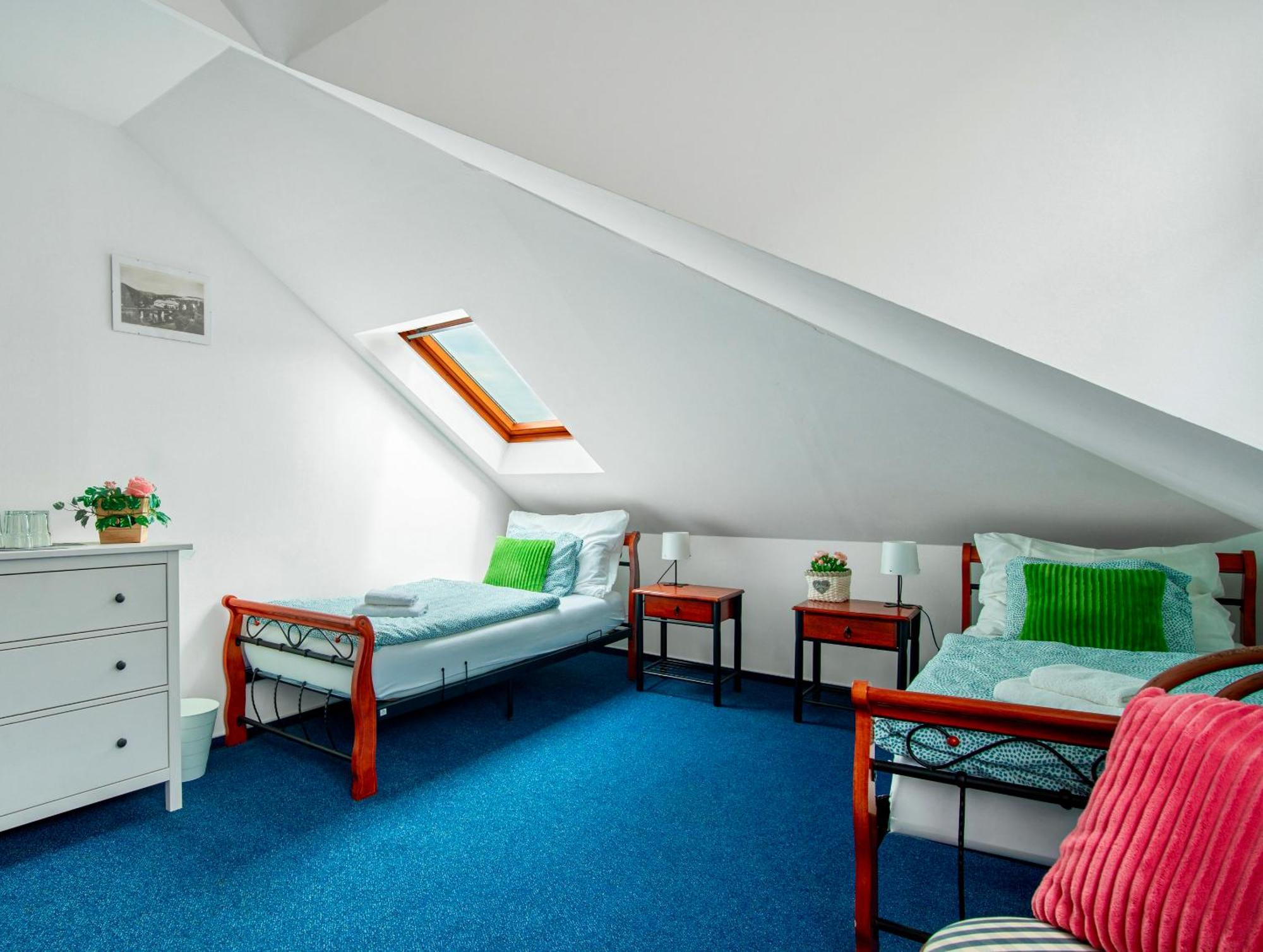 Hotel Ostende Chocerady Dış mekan fotoğraf