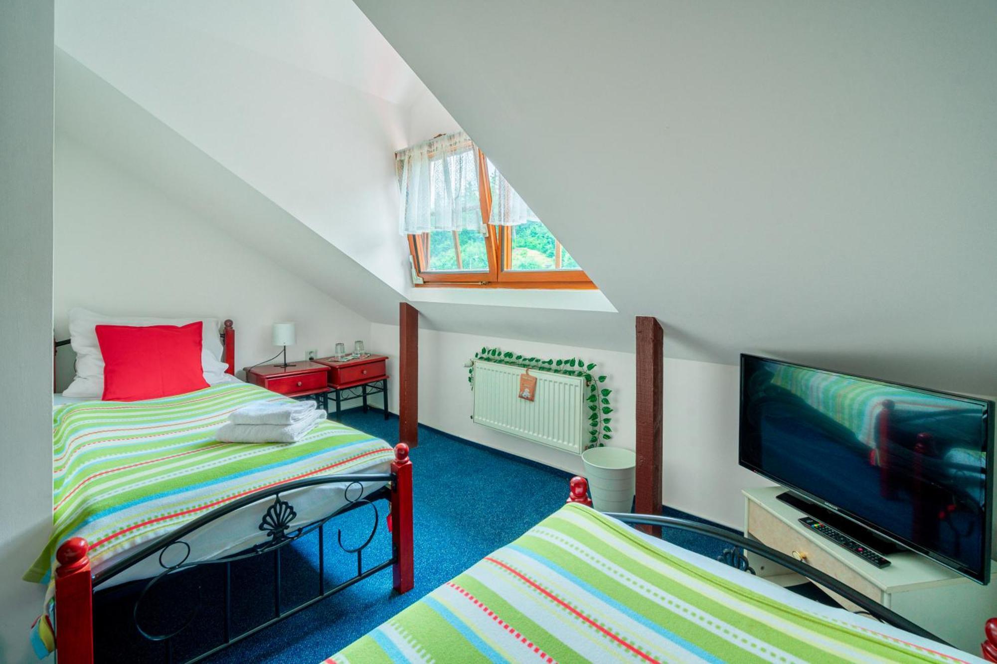 Hotel Ostende Chocerady Dış mekan fotoğraf