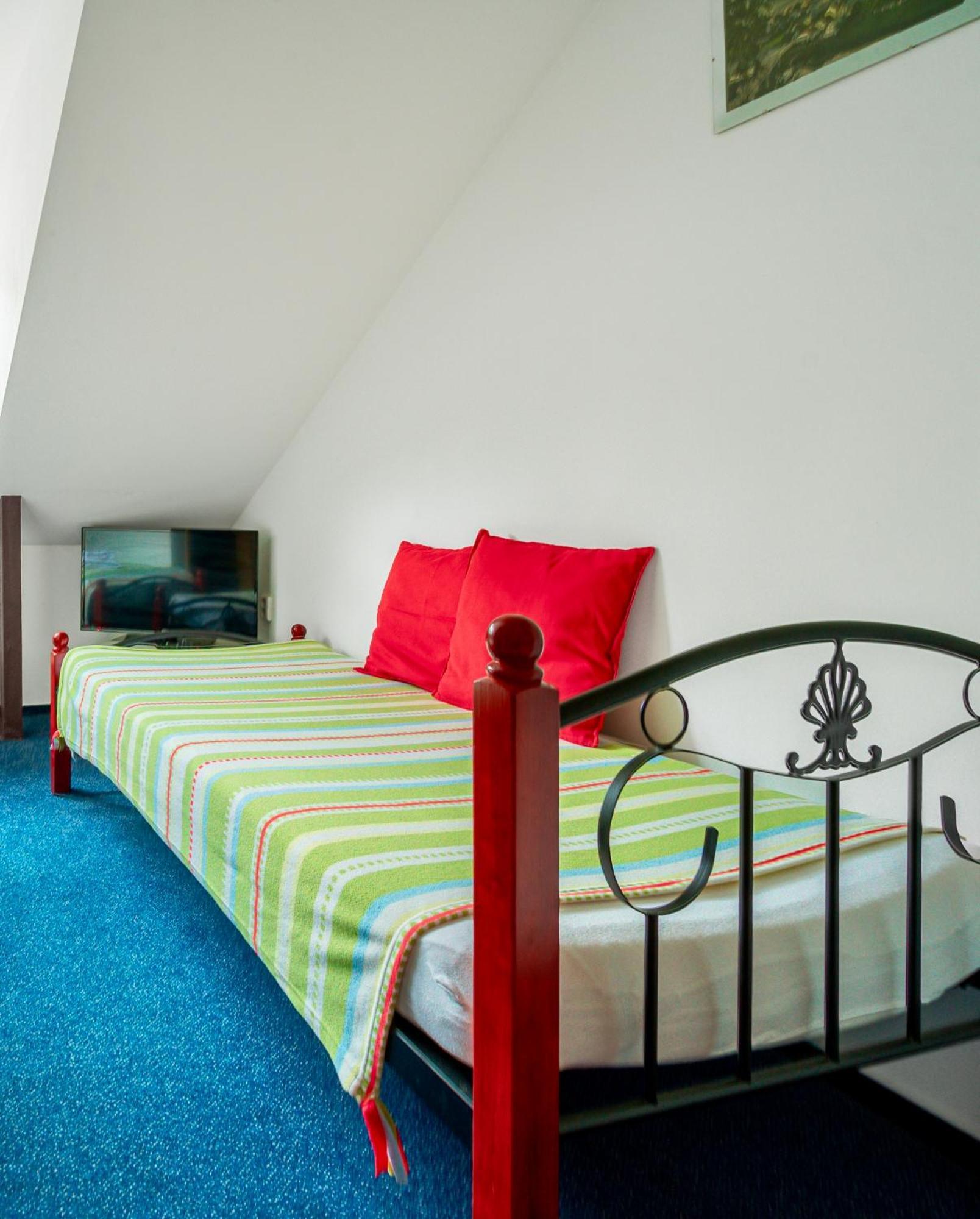 Hotel Ostende Chocerady Dış mekan fotoğraf