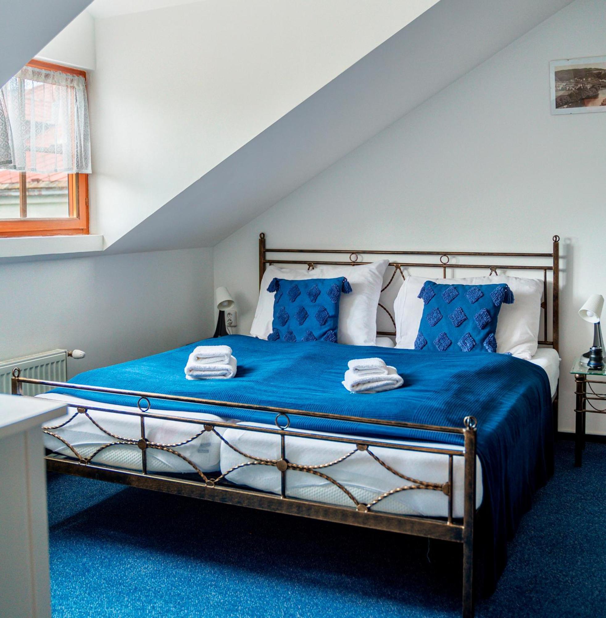 Hotel Ostende Chocerady Dış mekan fotoğraf