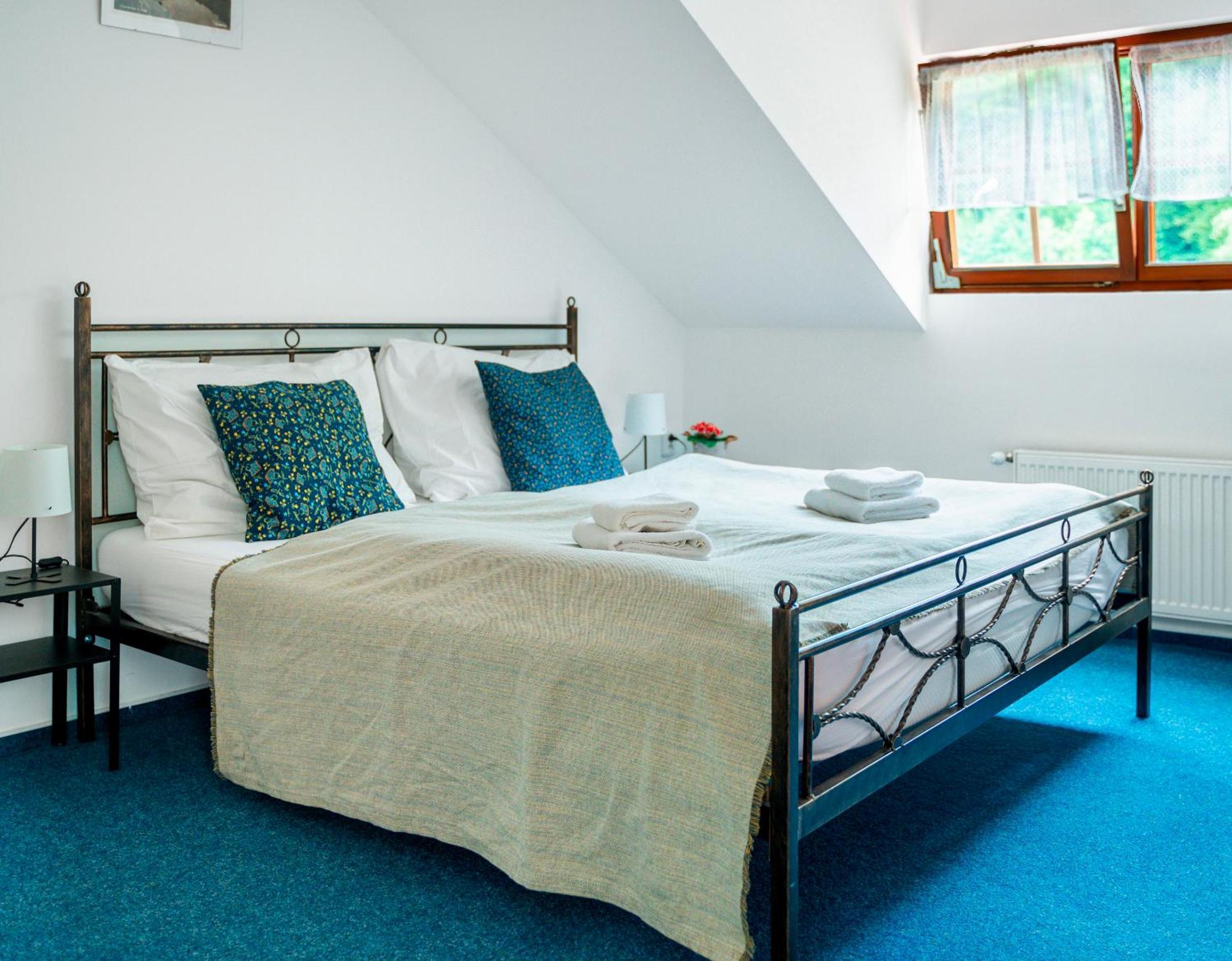 Hotel Ostende Chocerady Dış mekan fotoğraf