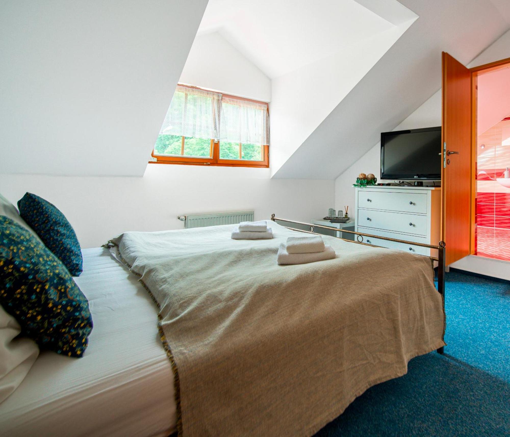 Hotel Ostende Chocerady Dış mekan fotoğraf