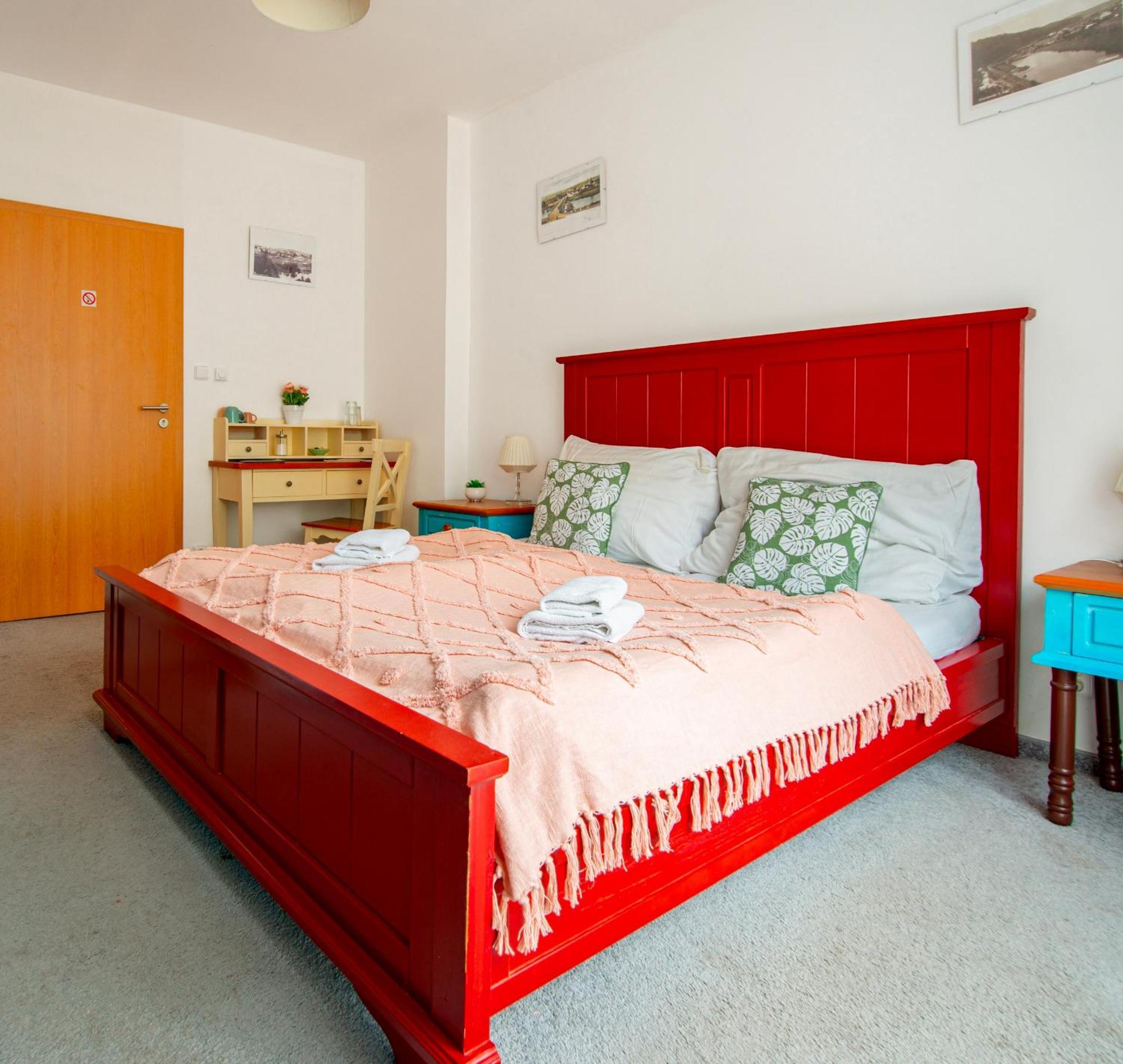 Hotel Ostende Chocerady Dış mekan fotoğraf