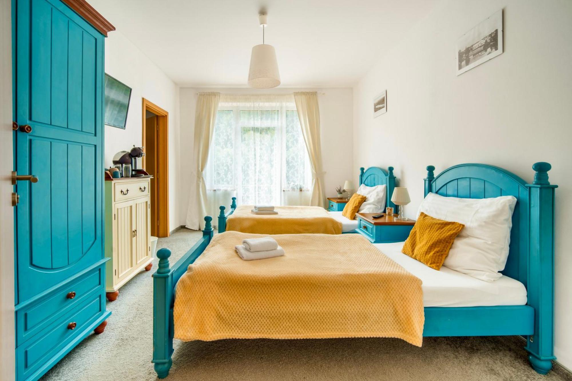 Hotel Ostende Chocerady Dış mekan fotoğraf